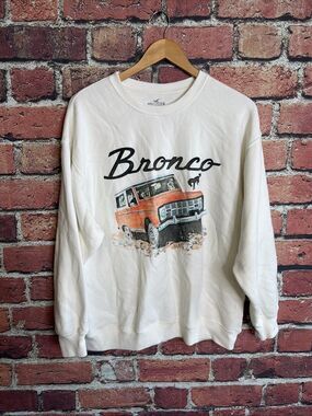 Hollister Bronco Sweatshirt Casual Unisex Sweater Pullover Cozy Size M